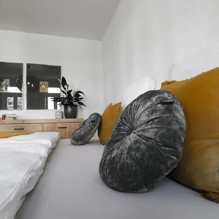 Exklusives Im Zentrum Von - Meyfartstraße 12 - 5 Apartment *